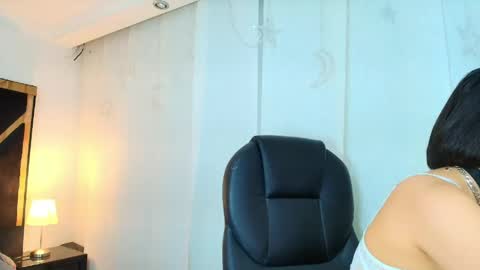  Lina Bedoya  online show from May 22, 2026, 11:38 am