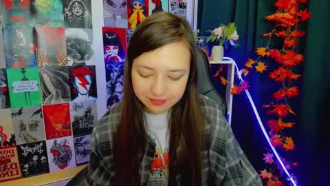 Snapshot of lina_brownie chatting on December 23, 2024, 2:13 am Lina online show from December 23, 2024, 2:13 am