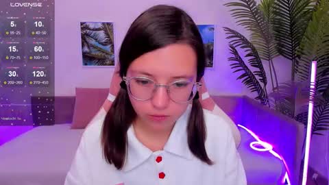 Snapshot of lina_brownie chatting on October 6, 2025, 2:31 am Lina online show from October 6, 2025, 2:31 am