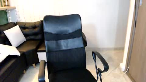 lina_kl online show from November 13, 2025, 5:06 am