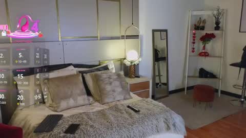 Lina online show from April 3, 2026, 8:29 pm