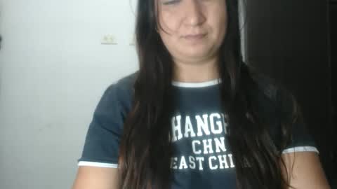 iiisabella online show from April 7, 2026, 2:06 pm