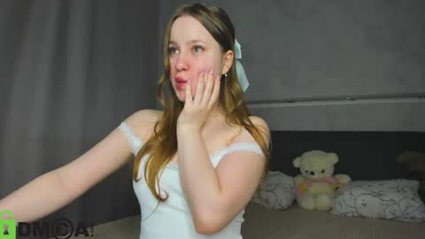 Snapshot of lina_smilee chatting on May 14, 2026, 1:01 am Lina online show from May 14, 2026, 1:01 am