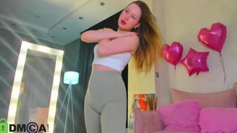 Snapshot of lina_smilee chatting on May 24, 2026, 1:10 am Lina online show from May 24, 2026, 1:10 am
