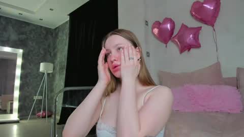 Snapshot of lina_smilee chatting on May 28, 2026, 1:47 am Lina online show from May 28, 2026, 1:47 am