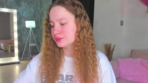 Snapshot of lina_smilee chatting on June 10, 2026, 12:11 am Lina online show from June 10, 2026, 12:11 am