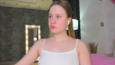 Snapshot of lina_smilee chatting on June 11, 2026, 3:26 am Lina online show from June 11, 2026, 3:26 am