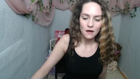 Snapshot of lina_star_s chatting on January 3, 2025, 9:47 am Lina online show from January 3, 2025, 9:47 am