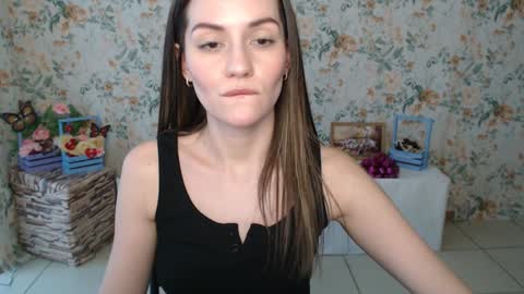 Snapshot of lina_star_s chatting on February 4, 2025, 9:49 am Lina online show from February 4, 2025, 9:49 am