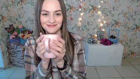 Snapshot of lina_star_s chatting on February 18, 2025, 6:48 am Lina online show from February 18, 2025, 6:48 am