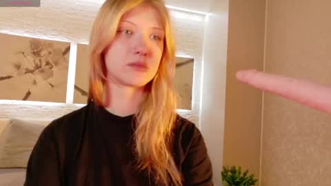Snapshot of lina_vi chatting on April 22, 2026, 8:21 pm Lina online show from April 22, 2026, 8:21 pm