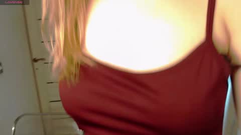 Snapshot of lina_vi chatting on May 1, 2026, 8:35 pm Lina online show from May 1, 2026, 8:35 pm
