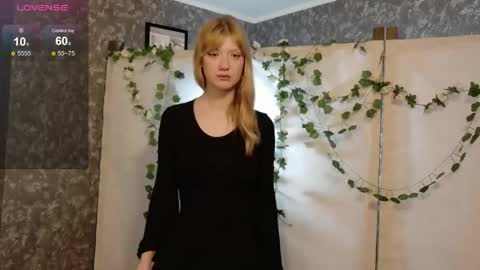 Snapshot of lina_vi chatting on May 13, 2026, 8:27 pm Lina online show from May 13, 2026, 8:27 pm