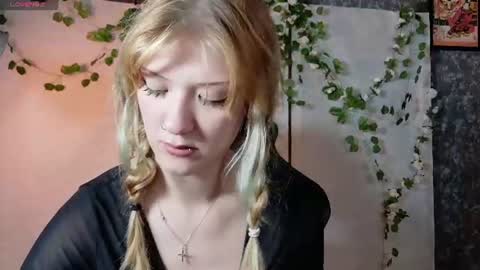 Snapshot of lina_vi chatting on July 2, 2026, 8:04 pm Lina online show from July 2, 2026, 8:04 pm