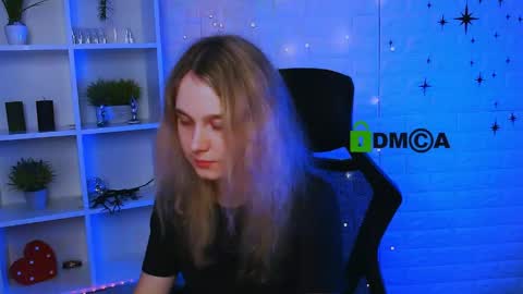 Snapshot of linaa_dolly chatting on June 8, 2026, 1:33 pm linaa_dolly online show from June 8, 2026, 1:33 pm