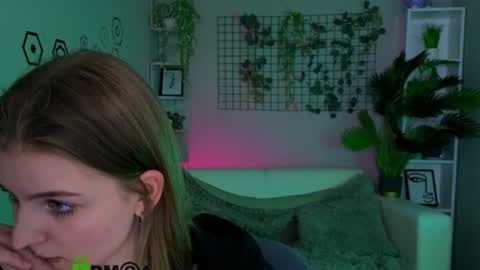 Snapshot of linaa_dolly chatting on June 9, 2026, 1:45 pm linaa_dolly online show from June 9, 2026, 1:45 pm