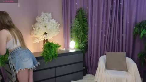 Lina online show from March 18, 2026, 5:32 am