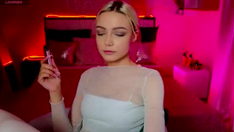 I am Lina online show from November 14, 2025, 2:16 pm