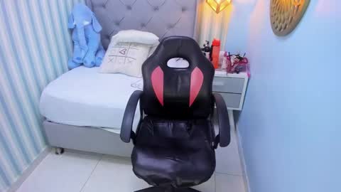 L I N A  online show from January 20, 2025, 3:15 am