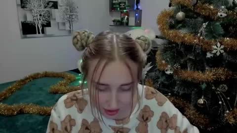 Lina online show from December 18, 2024, 7:41 pm