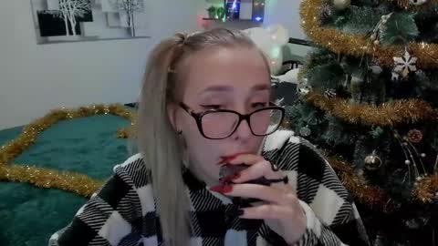 Lina online show from December 23, 2024, 8:14 pm