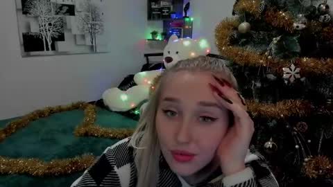 Lina online show from December 24, 2024, 2:43 am