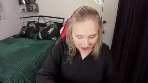 Lina online show from September 22, 2025, 10:01 pm