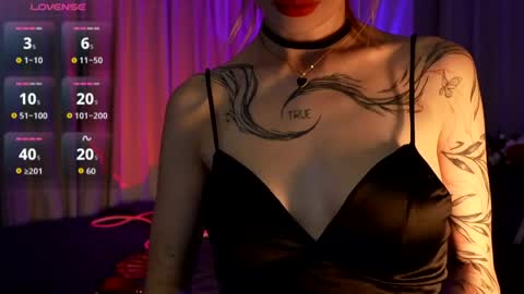 Snapshot of linavelle chatting on April 22, 2026, 3:57 pm LinaVelle online show from April 22, 2026, 3:57 pm