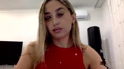 linavora online show from December 1, 2025, 1:38 pm