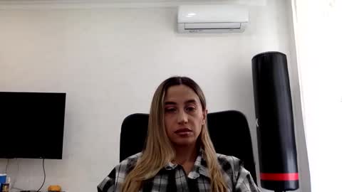 Snapshot of linavora chatting on February 4, 2026, 12:00 pm linavora online show from February 4, 2026, 12:00 pm