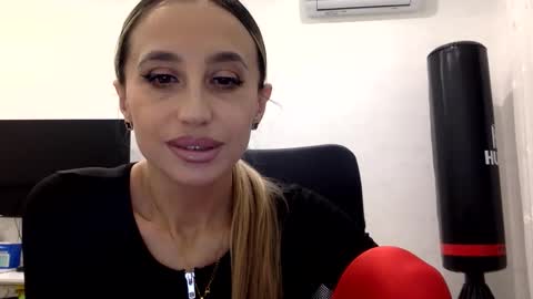 Snapshot of linavora chatting on February 14, 2026, 8:05 pm linavora online show from February 14, 2026, 8:05 pm