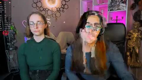 Linda online show from November 19, 2025, 1:44 pm