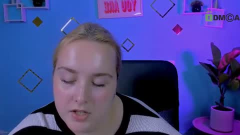 Snapshot of linda_lynx chatting on July 19, 2026, 8:51 am linda_lynx online show from July 19, 2026, 8:51 am