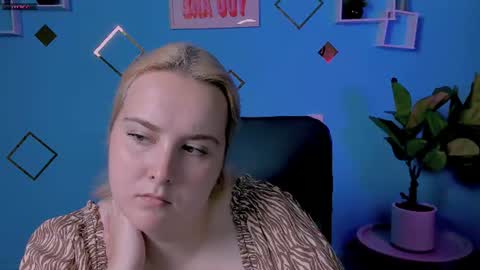 Snapshot of linda_lynx chatting on July 20, 2026, 8:28 am linda_lynx online show from July 20, 2026, 8:28 am