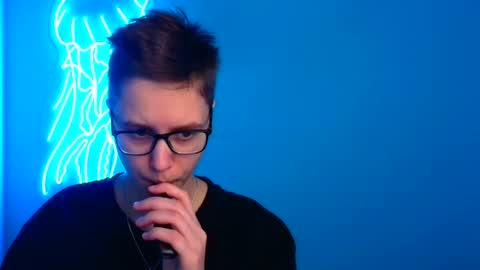 Linda online show from March 8, 2025, 10:02 pm