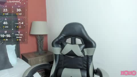 Snapshot of linda_rios_ chatting on April 1, 2026, 2:23 am L I N D A online show from April 1, 2026, 2:23 am