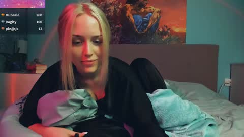 Snapshot of linda_roxy chatting on December 5, 2024, 10:23 pm Linda online show from December 5, 2024, 10:23 pm