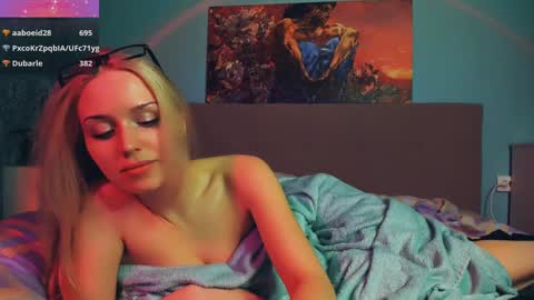 Snapshot of linda_roxy chatting on December 15, 2024, 6:37 pm Linda online show from December 15, 2024, 6:37 pm