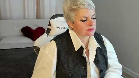 Linda Zefir online show from April 11, 2026, 1:21 am