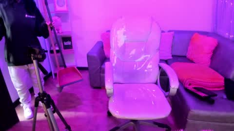 linda miller online show from January 25, 2025, 9:47 am