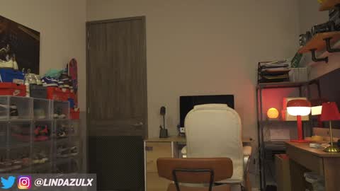 Snapshot of lindabluee chatting on October 18, 2025, 1:08 am Nia online show from October 18, 2025, 1:08 am