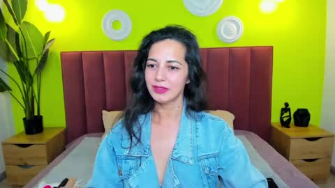 Linda online show from May 4, 2026, 1:34 am