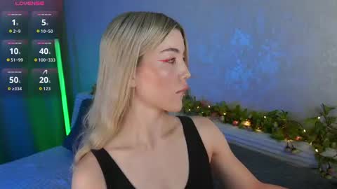 Snapshot of lindathackerr chatting on August 2, 2026, 4:22 am Linda online show from August 2, 2026, 4:22 am