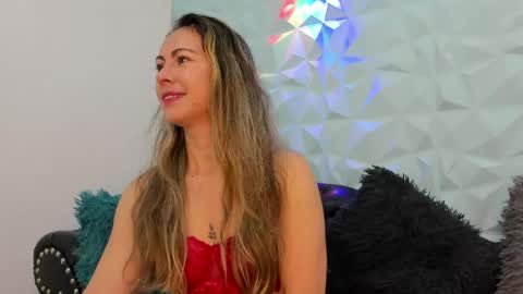 lindsay_cg online show from May 26, 2026, 12:23 pm