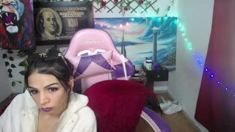 lindsey_2023 online show from December 4, 2024, 8:45 am