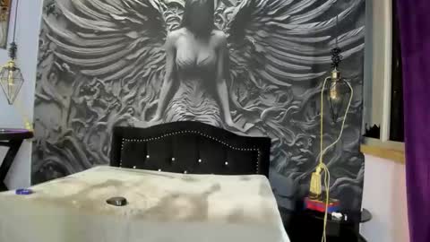 lindsey_2023 online show from April 22, 2026, 3:09 am