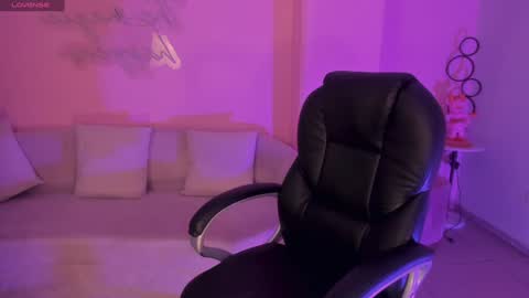 Lindsey Moss online show from December 30, 2024, 5:26 am