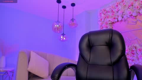 Lindsey Moss online show from January 13, 2025, 5:12 am