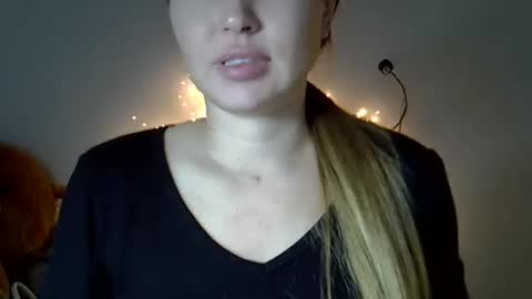 Snapshot of lindsisecret chatting on March 10, 2026, 7:41 pm Anna online show from March 10, 2026, 7:41 pm