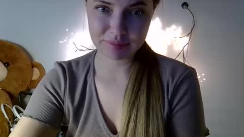 Snapshot of lindsisecret chatting on March 23, 2026, 6:01 pm Anna online show from March 23, 2026, 6:01 pm